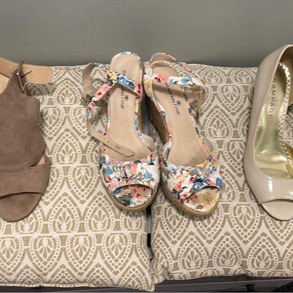 3 pairs of heels. 2 wedges one thick heel. Open toes style and very comfortable. - Picture 8 of 8